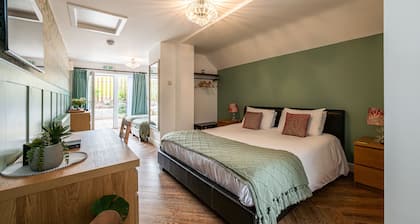 Stonehenge Courtyard