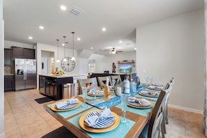 In-room dining - Anchor Cove Villa (Davenport)
