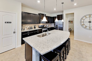 Luxury House | Private kitchen | Full-size fridge, microwave, oven, stovetop - Misty Oak (Davenport)