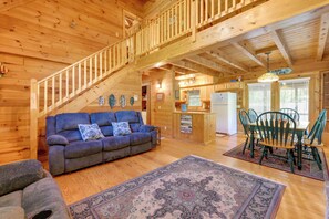 TV, fireplace, books - Cabin w/ Hot Tub + Fishing Pond in Del Rio! (Del Rio)