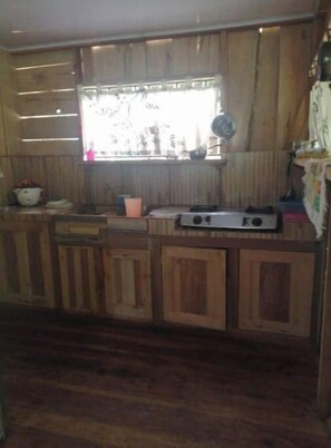 Private kitchen - Cabaña The Garden (Naranjito)