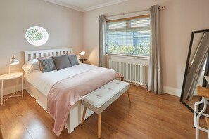 3 bedrooms, desk, Internet - Host Stay Burnsyde Beach House (Saltburn-by-the-Sea)