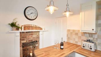 House | 2 bedrooms, desk, soundproofing, Internet