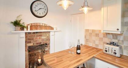 Host Stay Windsor Cottage