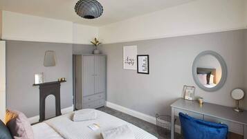 House | 2 bedrooms, desk, soundproofing, Internet