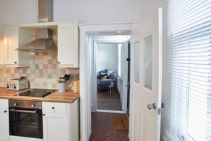 Hus | 2 sovrum, skrivbord, ljudisolering och internet