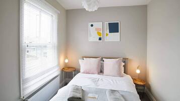 House | 2 bedrooms, desk, soundproofing, Internet