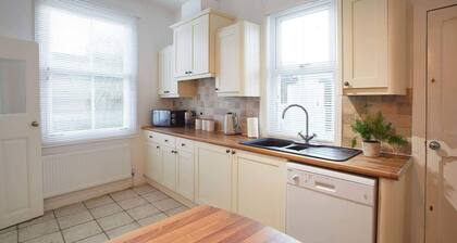 Host Stay Windsor Cottage