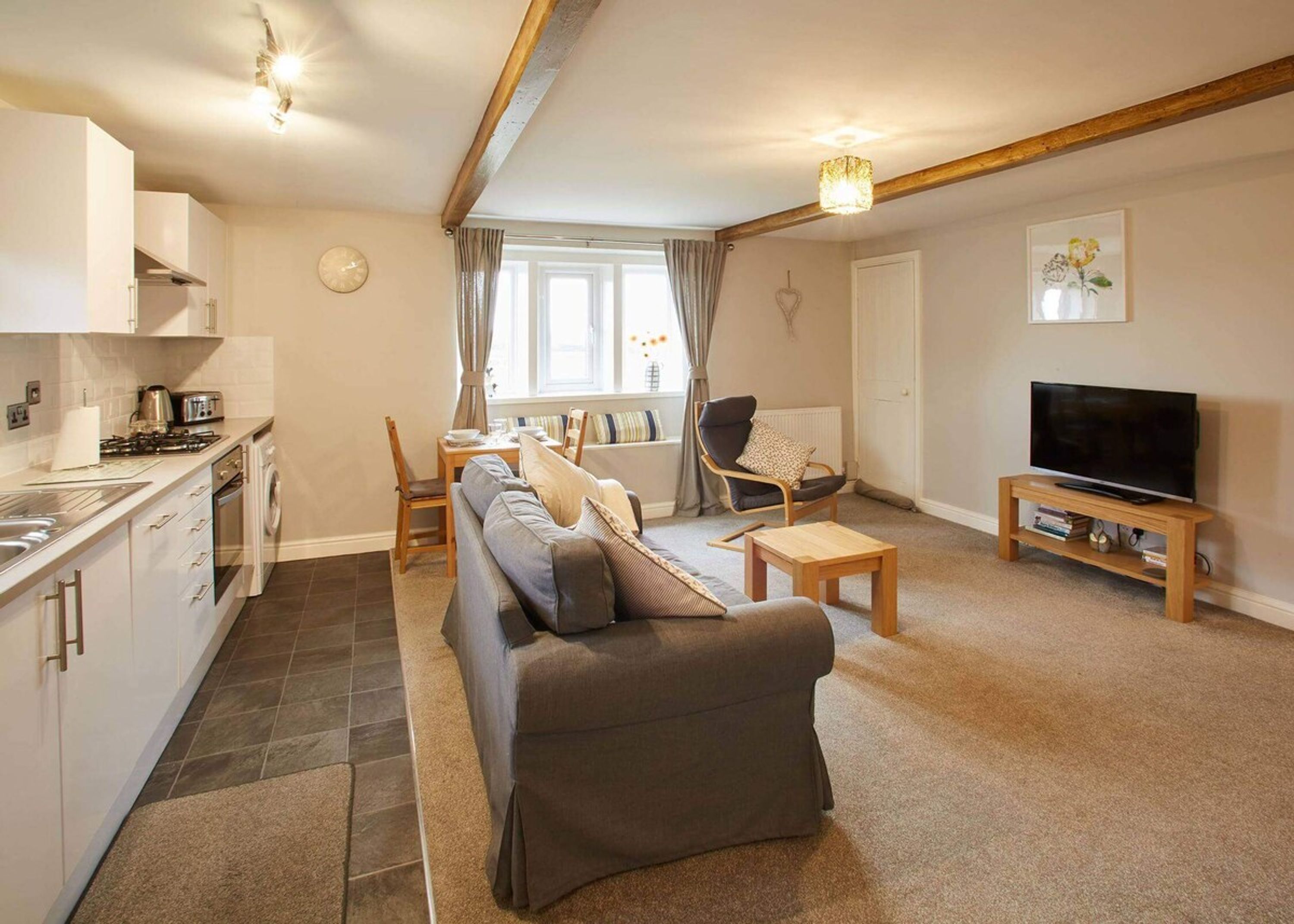 House | 2 bedrooms, desk, Internet