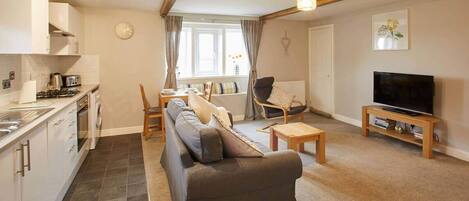 House | 2 bedrooms, desk, Internet