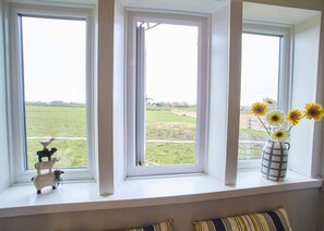 2 bedrooms, desk, Internet - Host Stay Cosy Cottage (Huddersfield)