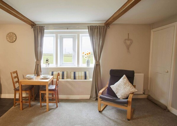 2 bedrooms, desk, Internet - Host Stay Cosy Cottage (Huddersfield)