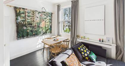 Host Stay The Artists Pad