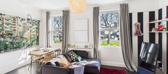 Host Stay The Artists Pad