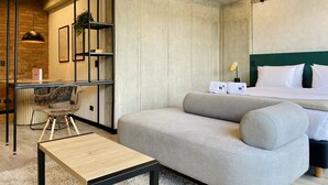 Apartemen Grand | Tirai kedap cahaya, kedap suara, setrika/meja setrika, dan Wi-Fi gratis