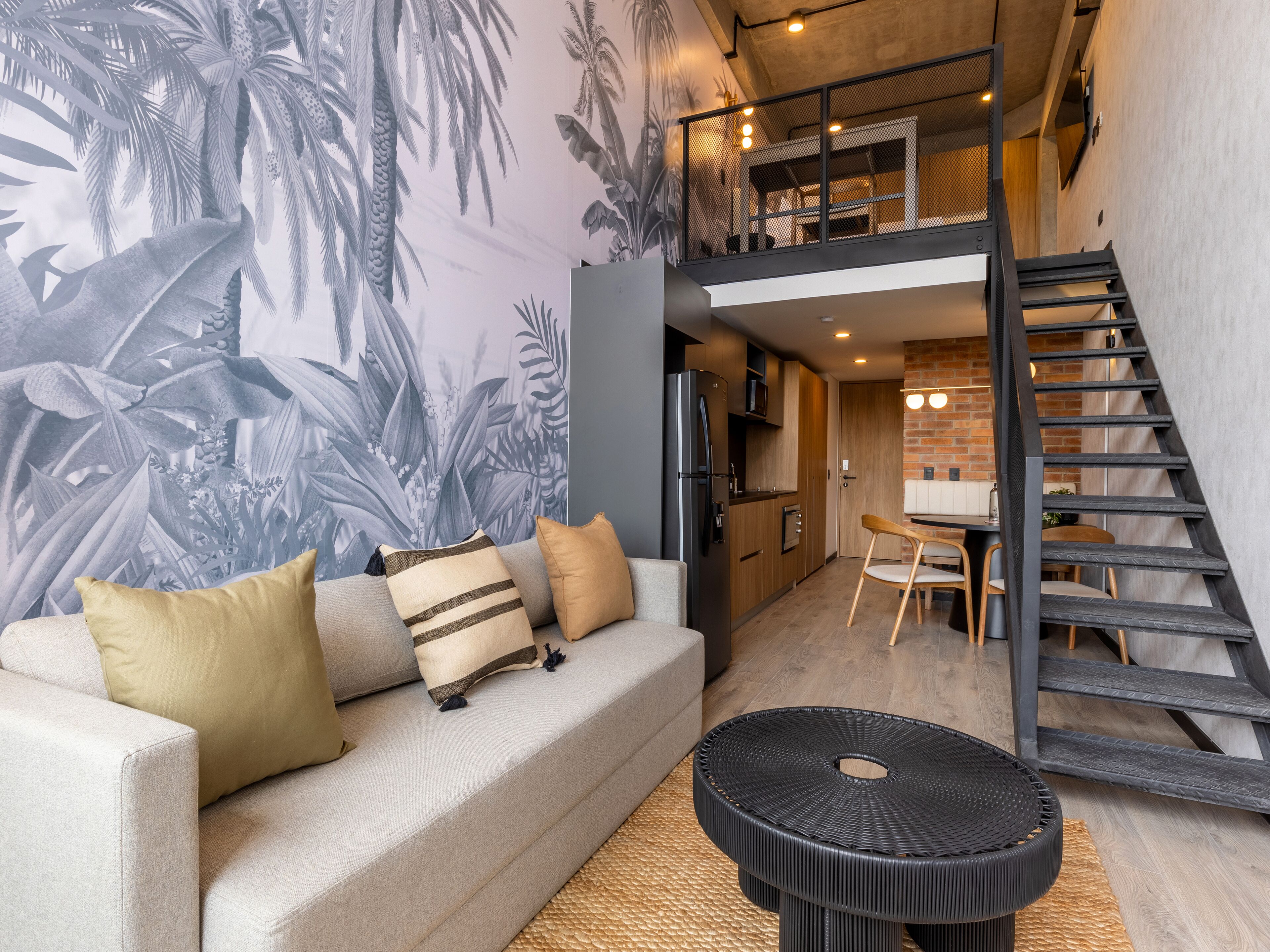 المنشأة من الداخل