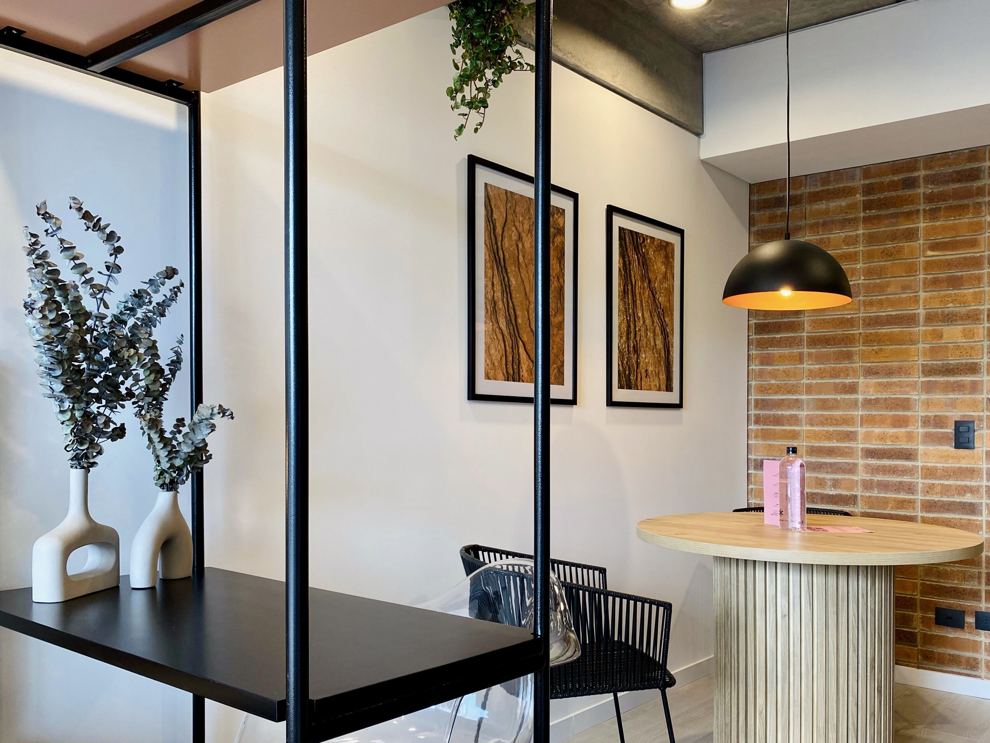 Club Apartment | Living area | 40-inch Smart TV with cable channels