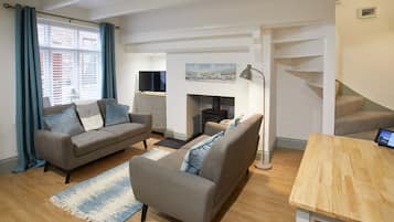 House | 2 bedrooms, desk, Internet