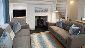 Unclassified image, 3 of 23, button - Host Stay Threadneedle Cottage (Whitby)