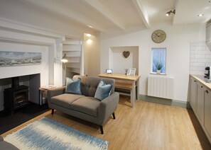 House | 2 bedrooms, desk, Internet - Host Stay Threadneedle Cottage (Whitby)