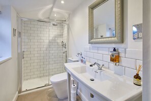 Apartment | 2 bedrooms, Internet - Host Stay The Courtyard Retreat (Whitby)