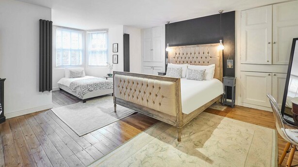 A bedroom with a large bed, a smaller bed, a wardrobe, and a chest of drawers. - Host Stay The Courtyard Retreat (Whitby)