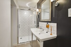 アパートメント | 2 室のベッドルーム、インターネットアクセス