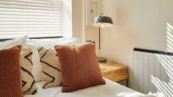 Apartment | 2 bedrooms, desk, Internet