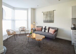 Apartment | 2 bedrooms, desk, Internet