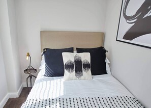 Apartment | 2 bedrooms, desk, Internet