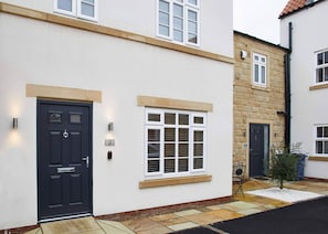 House | 4 bedrooms, desk, Internet