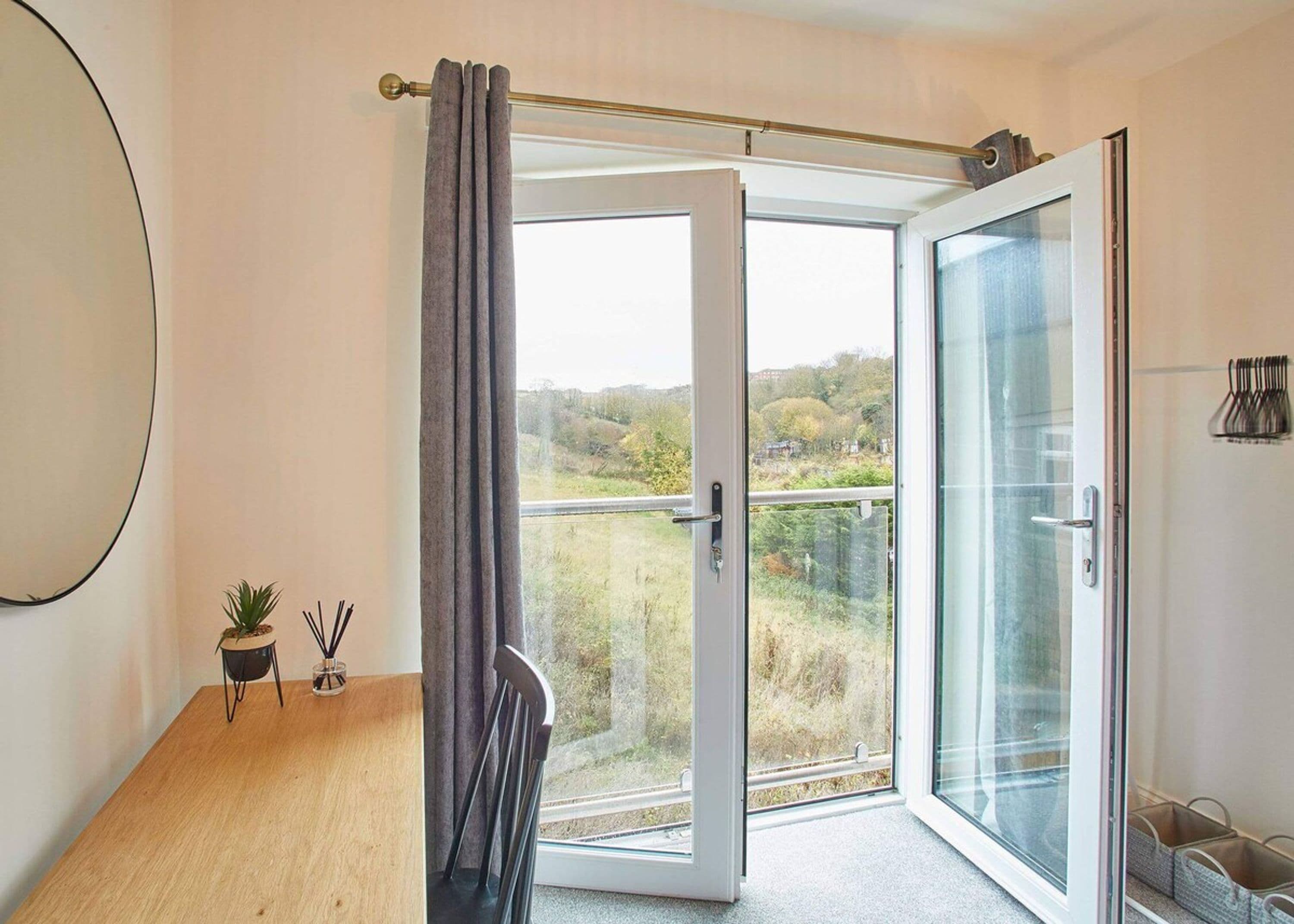 House | 4 bedrooms, desk, Internet