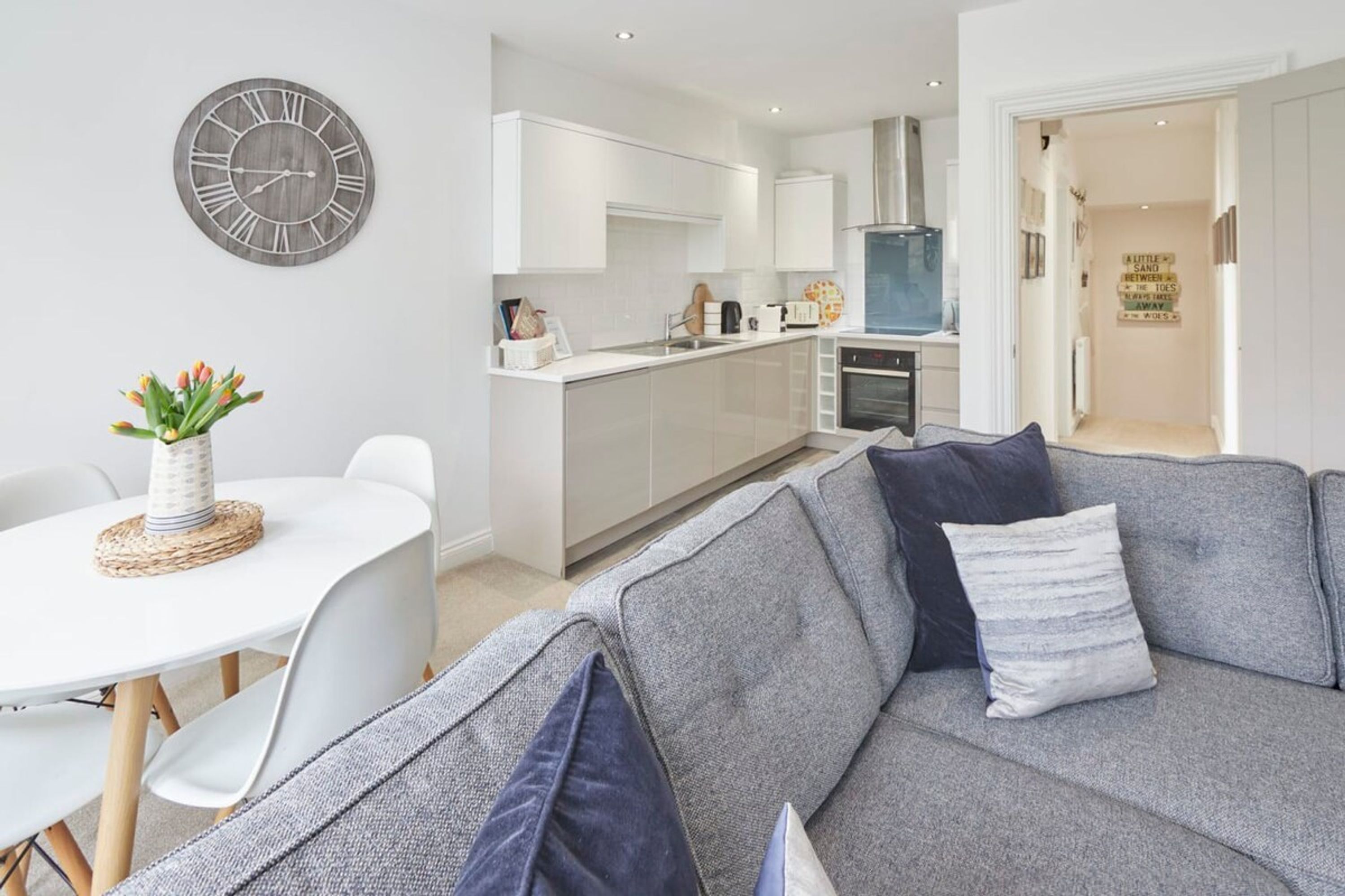 Huoneisto | 2 makuuhuonetta, työpöytä, äänieristys