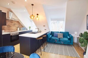 Apartment | 1 bedroom, Internet - Host Stay Burns Yard Apartment (Whitby)