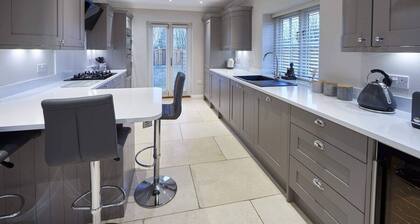 Host Stay Lowcross Cottage