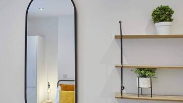 2 habitaciones, sistema de insonorización y acceso a internet