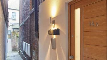 ์ํํธ | 2 ๊ฐ์ ์นจ์ค, ๋ฐฉ์ ์ค๋น, ์ธํฐ๋ท