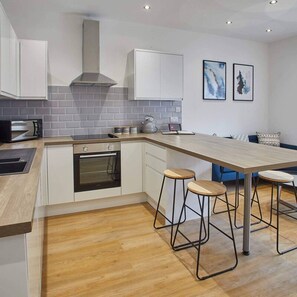 2 bedrooms, desk, Internet - Host Stay Routh Walk (Whitby)