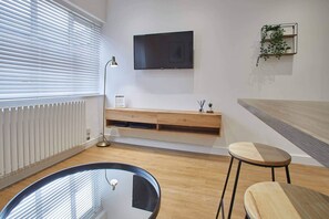 2 bedrooms, desk, Internet - Host Stay Routh Walk (Whitby)