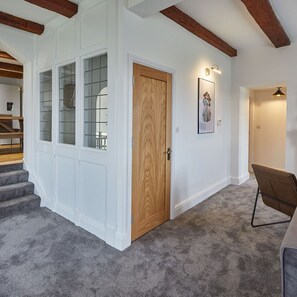 3 عدّة غرف نوم وخدمة الإنترنت