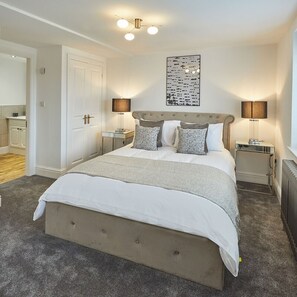 3 عدّة غرف نوم وخدمة الإنترنت