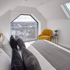 Apartament | 1 dormitori, escriptori, habitacions insonoritzades i Internet 