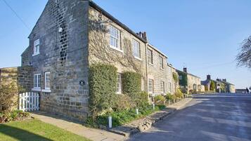 House, Accessible | 2 bedrooms, desk, Internet