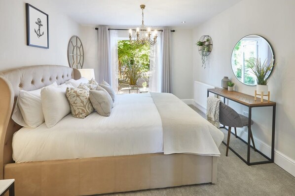 House | 2 bedrooms, Internet - Host Stay The Hampton at Prospect Hill Apartments (Whitby)