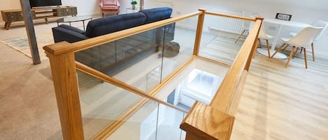 2 bedrooms, soundproofing, Internet