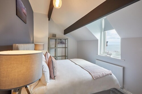 Host Stay Emerald Hideaway