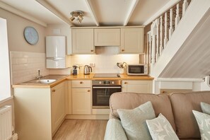 House | 2 bedrooms, Internet - Host Stay Jet Cottage (Whitby)