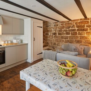 House - Host Stay Dolphin Cottage 1736 (Whitby)