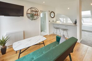 Studio | Internet - Host Stay The Birds Nest (Whitby)
