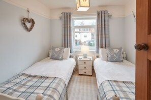 House | 3 bedrooms, Internet - Host Stay Tenby Cottage (Whitby)